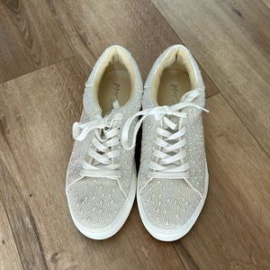 Betsy Johnson Sidny ivory sneaker